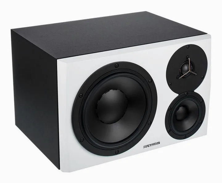 Dynaudio LYD-48 White Right, logo ja pinta, kuva 3