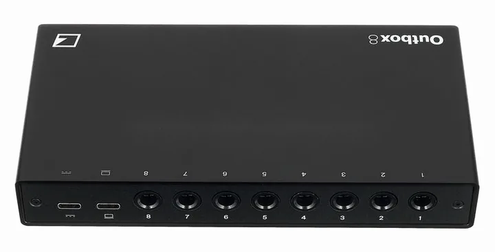 Elektron Outbox 8, etupaneeli säätimineen, kuva 4