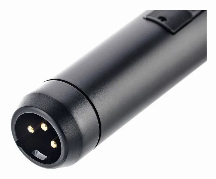 EV ND76s, XLR-liitin pohjassa, kuva 4