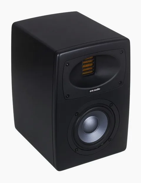 EVE Audio EXO 24, takapaneeli liitäntöineen, kuva 3