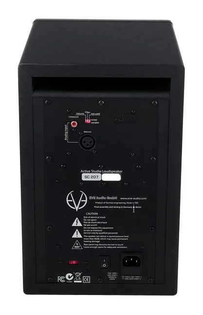 EVE Audio SC207 All Black, logo ja pinta, kuva 4
