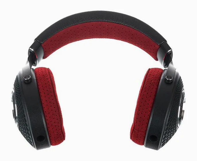 Focal Clear MG Professional, johdon liitäntä kupissa, kuva 4