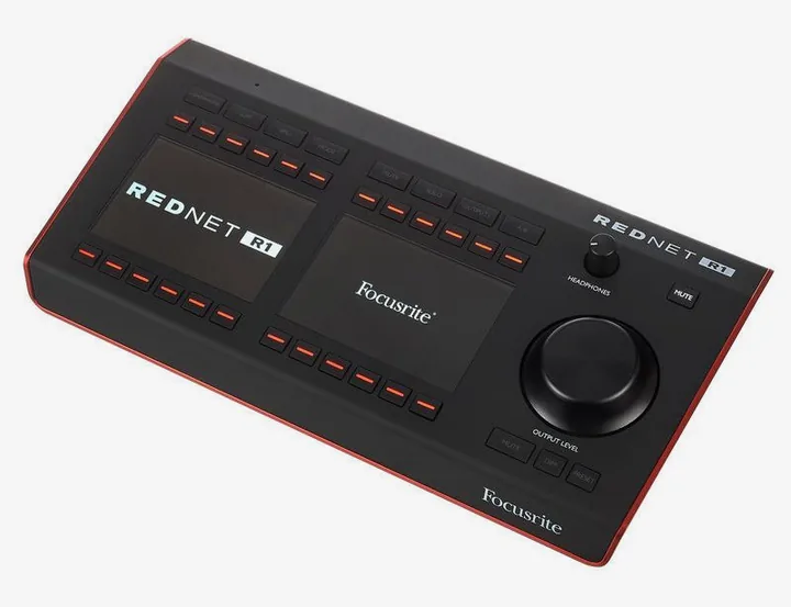 Focusrite RedNet R1, takapaneeli liitäntöineen, kuva 2