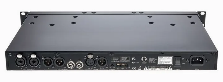 Fostex RM-3, bassorefleksiaukko, kuva 4