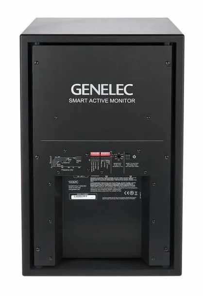 Genelec 1032 CPM, takapaneeli liitäntöineen, kuva 4