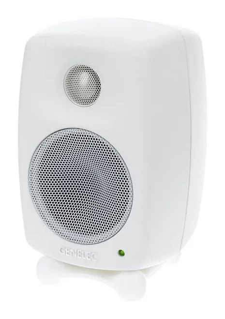 Genelec 8010 AW neutraalia taustaa vasten
