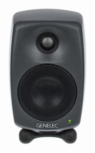 Genelec 8020 DPM, etupaneeli bassoelementteineen, kuva 2