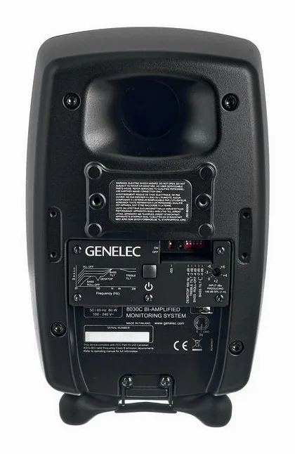 Genelec 8030 CM, etupaneeli bassoelementteineen, kuva 4