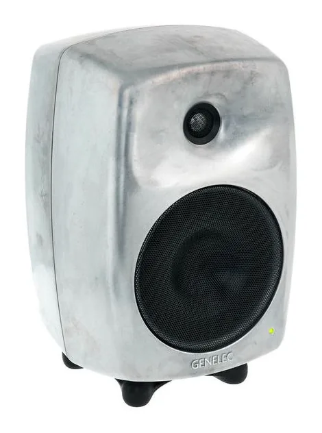 Genelec 8040 RAW, etupaneeli bassoelementteineen, kuva 3