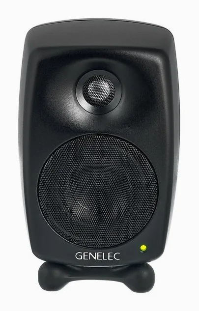 Genelec 8320 AMM, etupaneeli bassoelementteineen, kuva 2