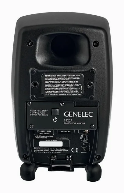 Genelec 8320 AMM, etupaneeli bassoelementteineen, kuva 4