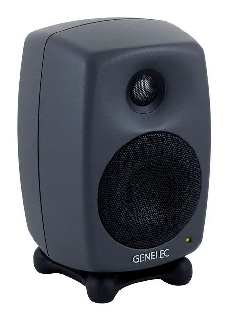 Genelec 8320 APM, logo ja pinta, kuva 3