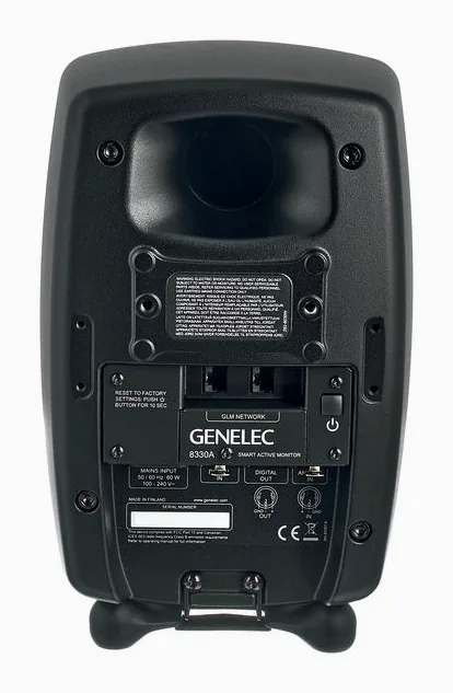 Genelec 8330 AM, logo ja pinta, kuva 4