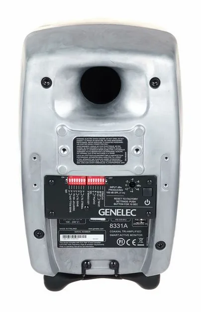 Genelec 8331 RAW, etupaneeli bassoelementteineen, kuva 4