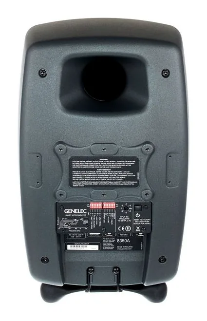 Genelec 8350 APM, etupaneeli bassoelementteineen, kuva 4
