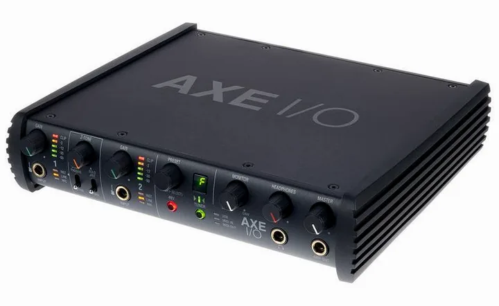 IK Multimedia AXE I/O+AmpliTube5+Tonex MAX, liitännät takana, kuva 2