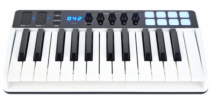 IK Multimedia iRig Keys I/O 25, etupaneeli säätimineen, kuva 2