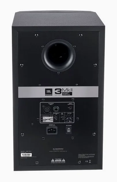 JBL 308P MKII, etupaneeli bassoelementteineen, kuva 4