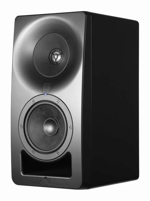 Kali Audio SM-5, etupaneeli bassoelementteineen, kuva 4