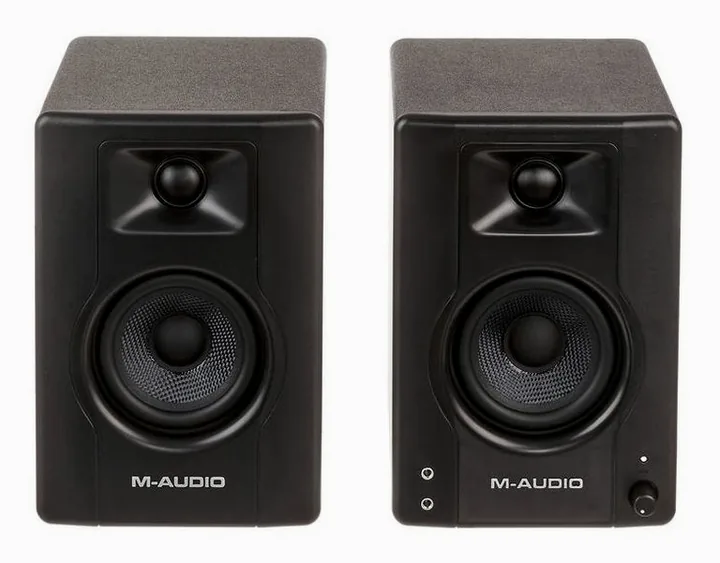 M-Audio BX3, logo ja pinta, kuva 2