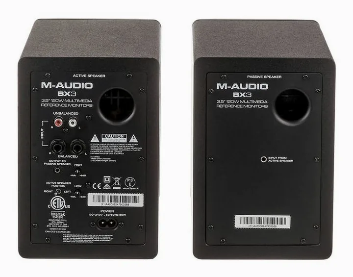M-Audio BX3, etupaneeli bassoelementteineen, kuva 4