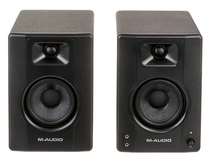 M-Audio BX4, takapaneelin säätimet, kuva 2