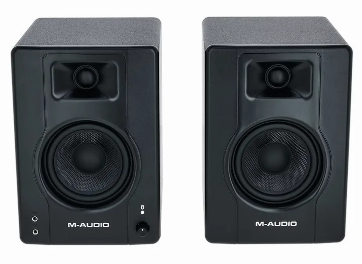 M-Audio BX4BT, takapaneeli liitäntöineen, kuva 2