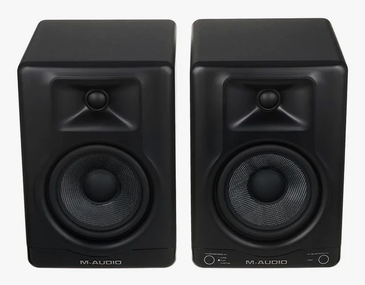 M-Audio BX5BT, takapaneeli liitäntöineen, kuva 2