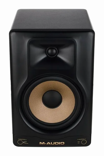 M-Audio Forty Eighty, takapaneeli liitäntöineen, kuva 2