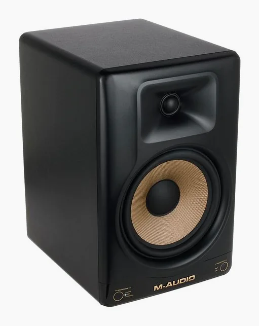 M-Audio Forty Eighty, kotelo sivusta kuvattuna, kuva 3