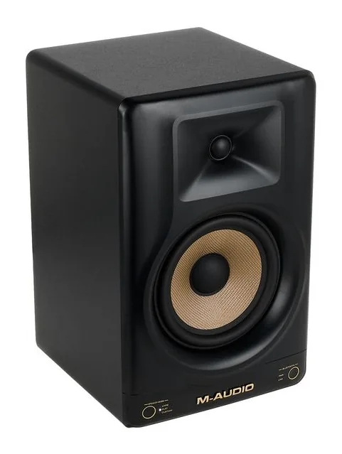 M-Audio Forty Sixty, kotelo sivusta kuvattuna, kuva 3