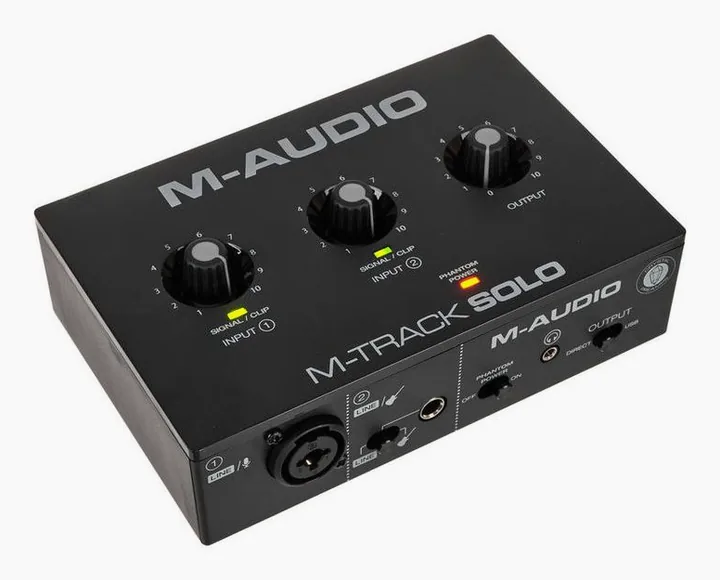 M-Audio M-Track Solo, liitännät takana, kuva 3