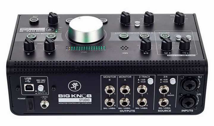 Mackie Big Knob Studio, liitännät takana, kuva 4