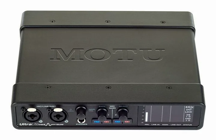 MOTU UltraLite mk5, tulot etupuolella, kuva 2