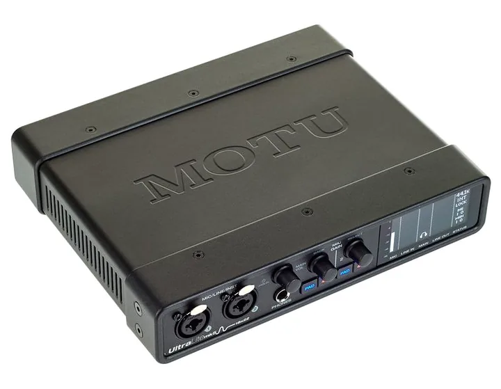 MOTU UltraLite mk5, kotelo sivusta kuvattuna, kuva 3