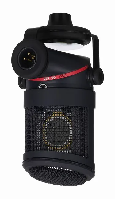 Neumann BCM 104 MT, XLR-liitin pohjassa, kuva 4