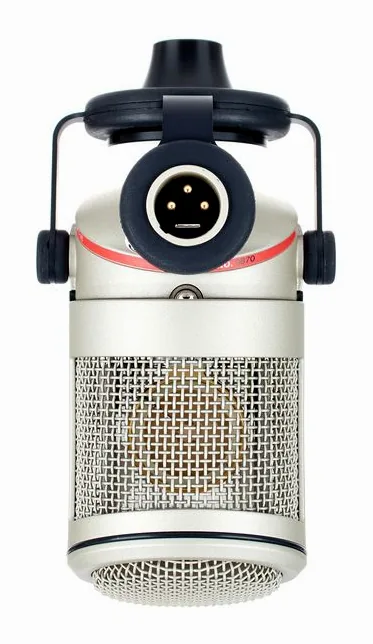 Neumann BCM 104, XLR-liitin pohjassa, kuva 3