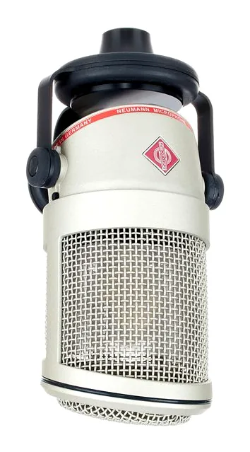 Neumann BCM 104, XLR-liitin pohjassa, kuva 4
