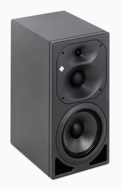 Neumann KH 420, etupaneeli bassoelementteineen, kuva 3