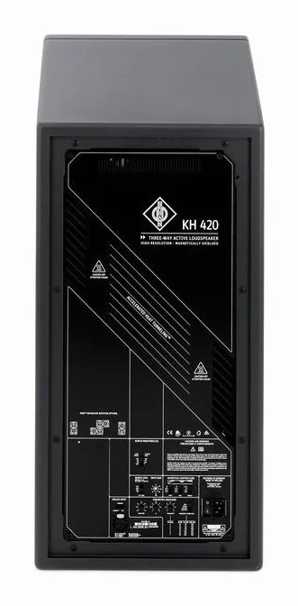 Neumann KH 420, etupaneeli bassoelementteineen, kuva 4