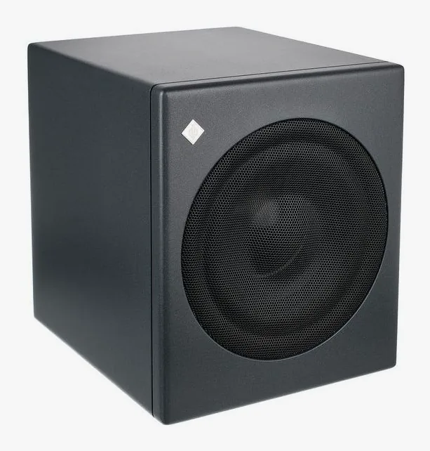Neumann KH 750 DSP, etupaneeli bassoelementteineen, kuva 3