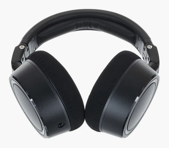 Neumann NDH 20 Black Edition, johdon liitäntä kupissa, kuva 4
