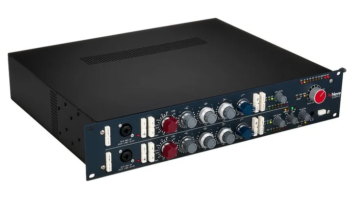 Neve 1073DPX-D, kotelo sivusta kuvattuna, kuva 3