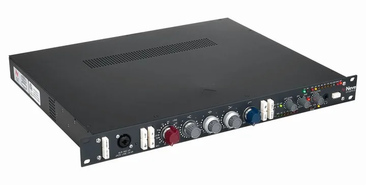 Neve 1073SPX-D, liitännät takana, kuva 3