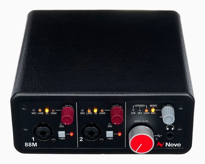 Neve 88M, etupaneeli säätimineen, kuva 2