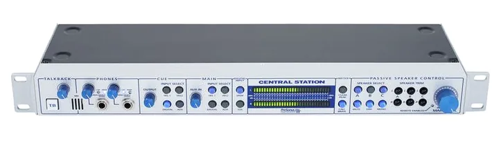 Presonus Central Station Plus, takapaneeli liitäntöineen, kuva 3