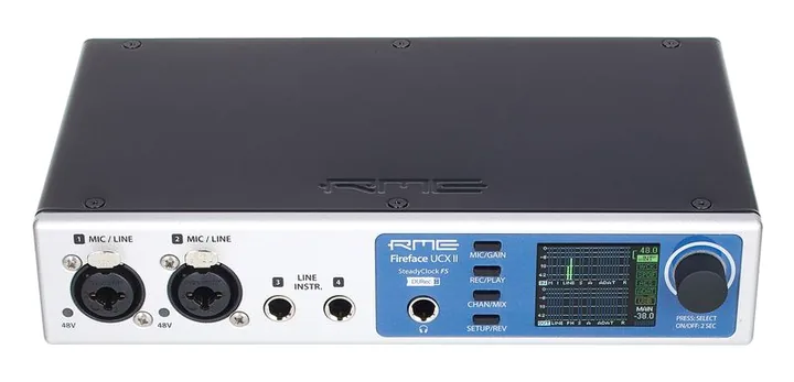 RME Fireface UCX II, tasomittarit ja merkkivalot, kuva 2