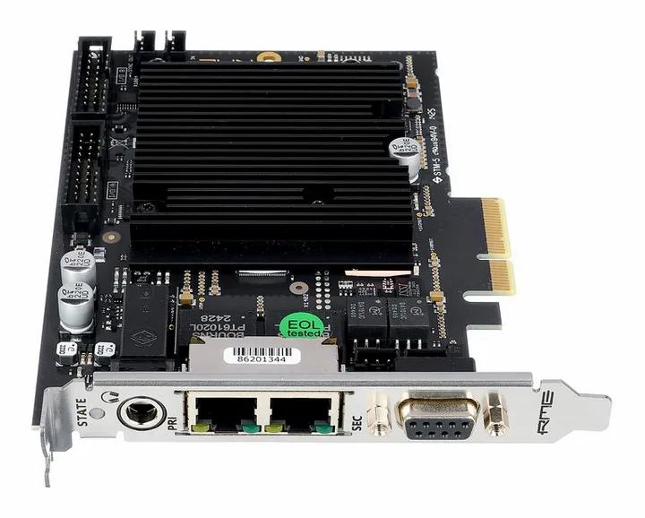 RME HDSPe AoX-D, liitännät takana, kuva 2