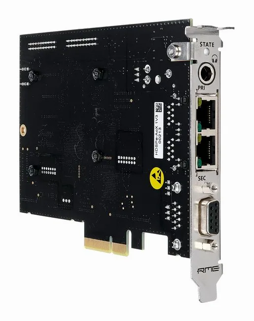 RME HDSPe AoX-M, kotelo sivusta kuvattuna, kuva 2