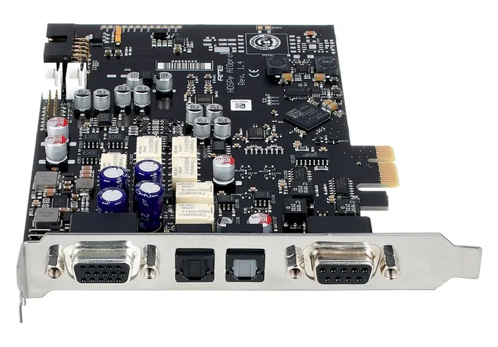 RME HDSPe AIO Pro, etupaneeli säätimineen, kuva 2